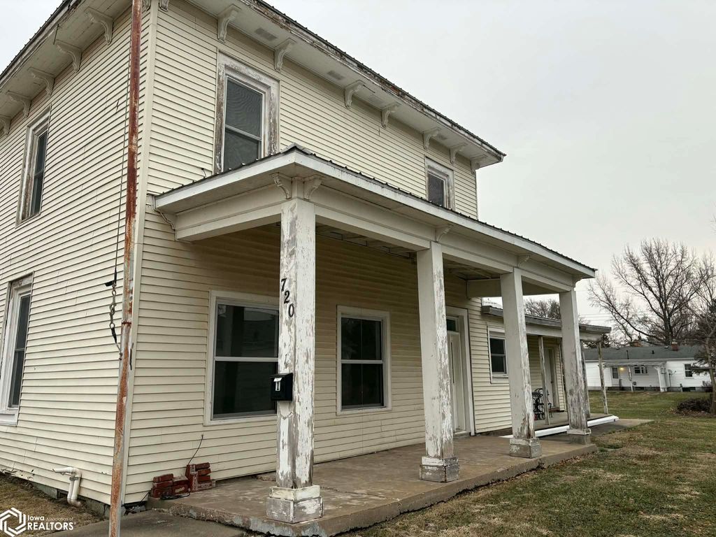 Photo of 720 Hagemann Avenue, Burlington, IA 52601 (MLS # 6334674)