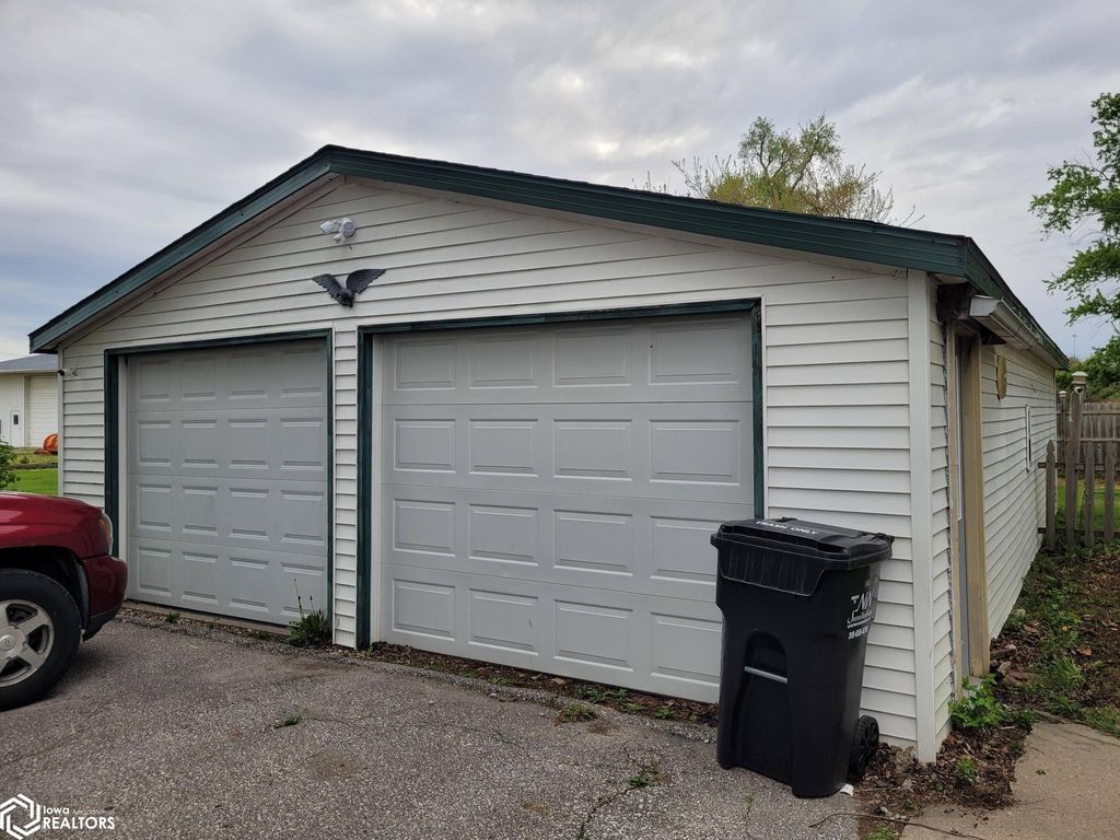 Photo of 102 S L Street, Keswick, IA 50136 (MLS # 6337755)