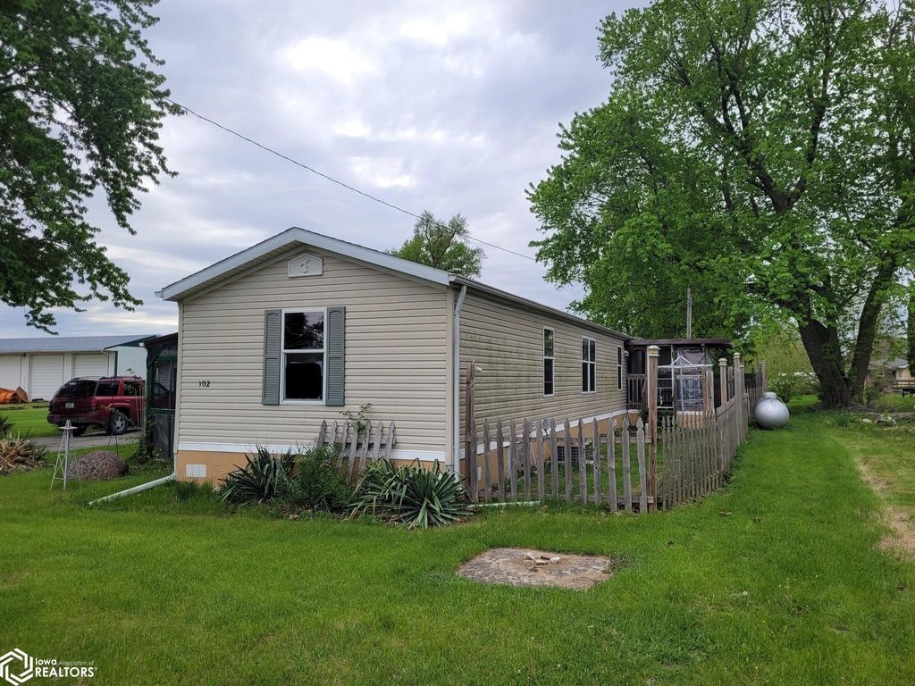 Photo of 102 S L Street, Keswick, IA 50136 (MLS # 6337755)