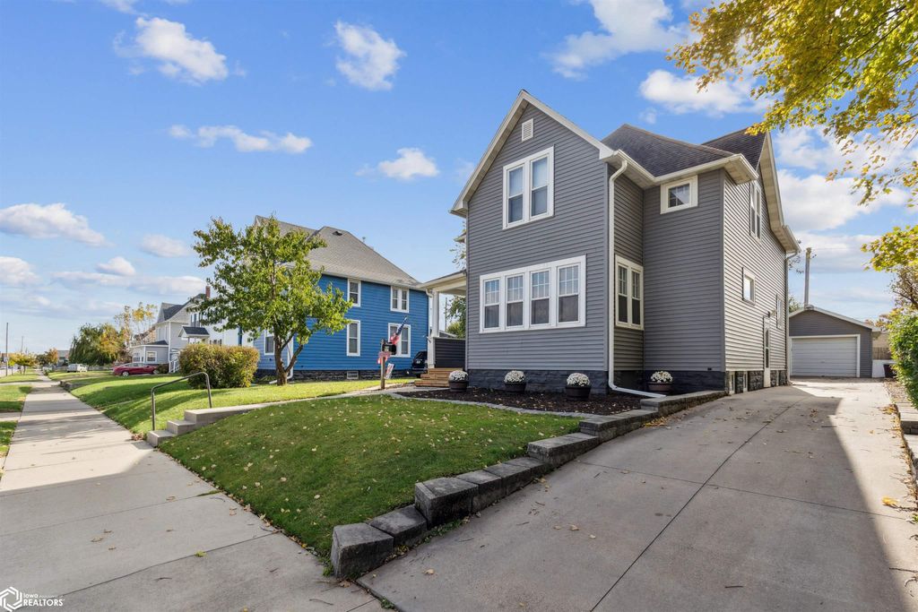 Photo of 614 W State Street, Marshalltown, IA 50158 (MLS # 6333376)