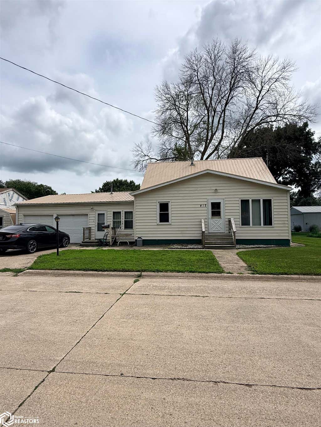 Photo of 412 6Th Street NE, Belmond, IA 50421 (MLS # 6340404)