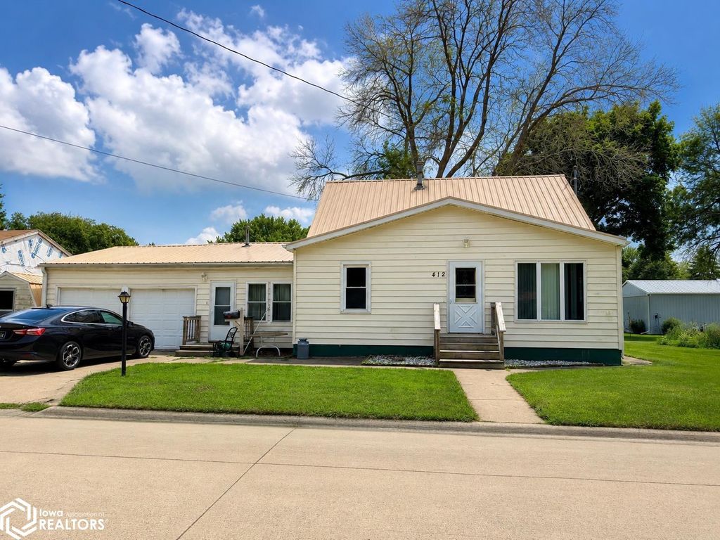 Photo of 412 6Th Street NE, Belmond, IA 50421 (MLS # 6340404)