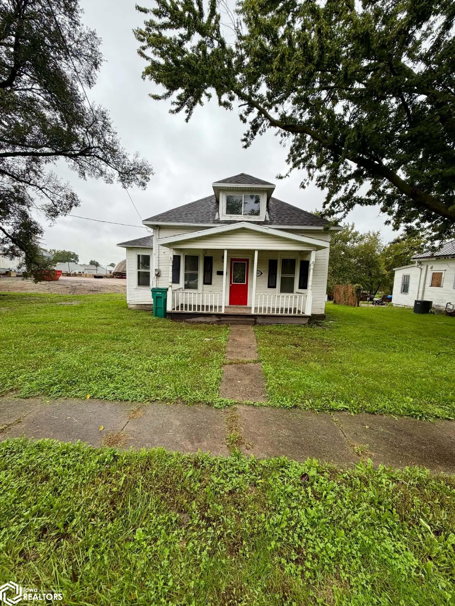404 S Railroad Street