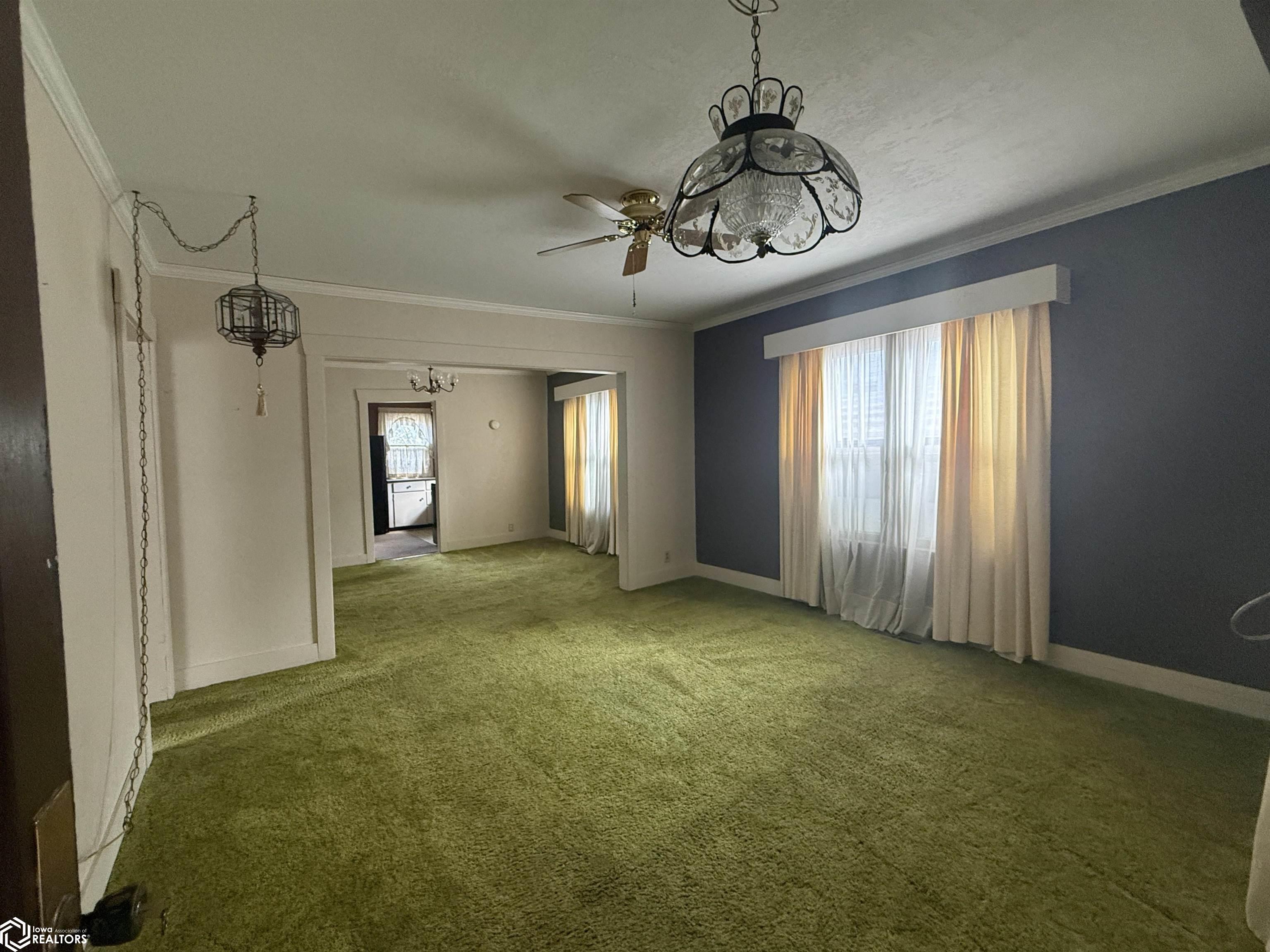 1103 W Hempstead Avenue
