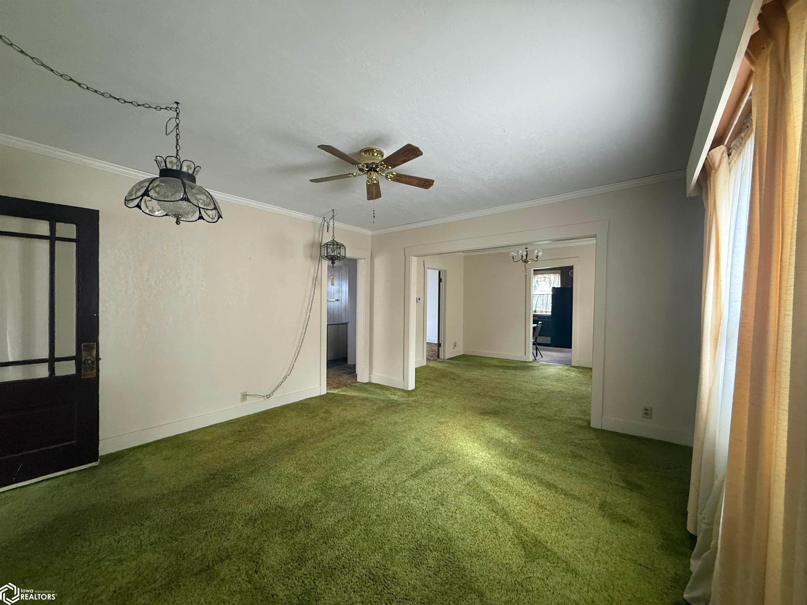 1103 W Hempstead Avenue