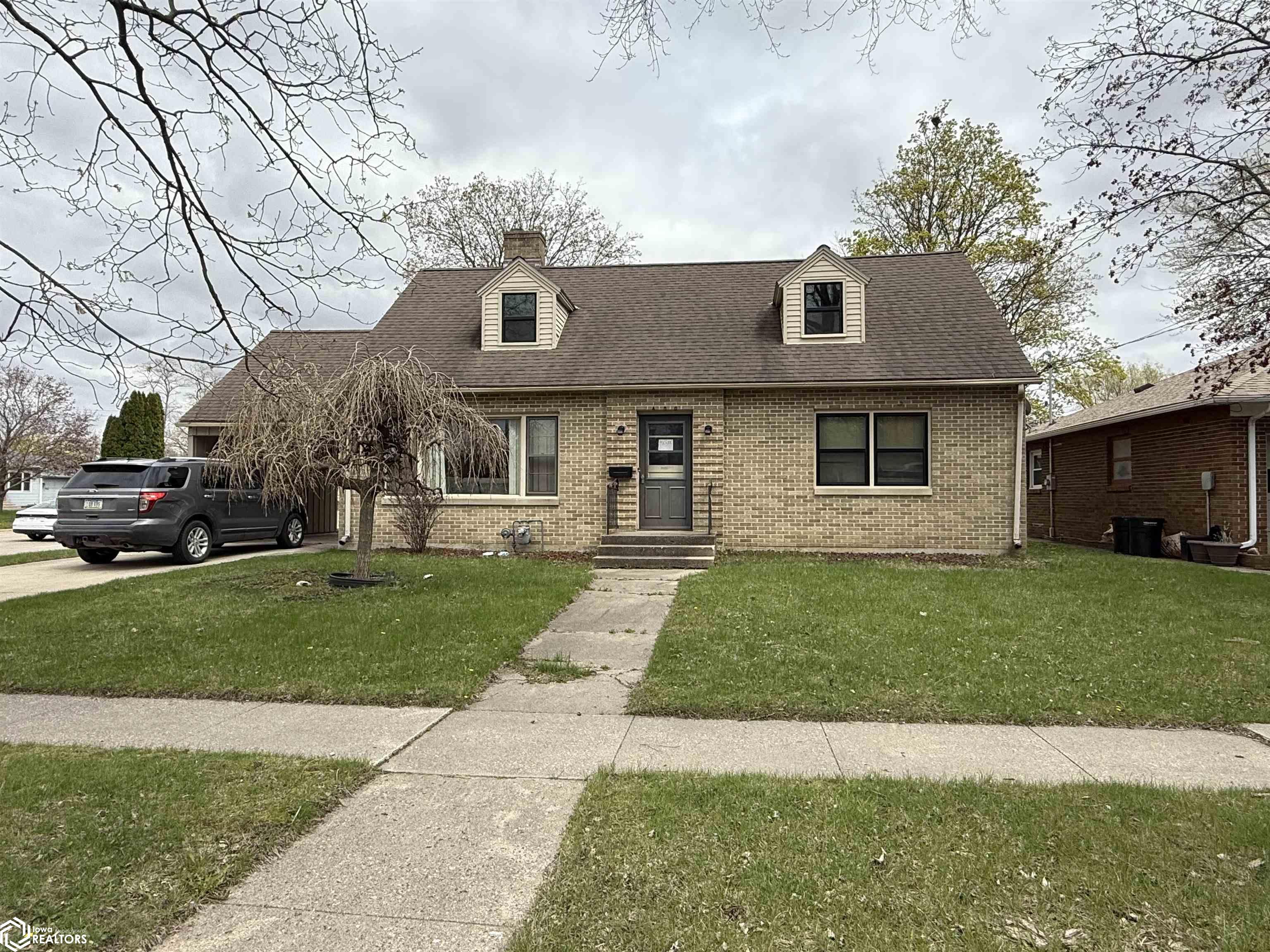 Photo 1 of 17 — 400 S 9th Street, Clear Lake, IA 50428