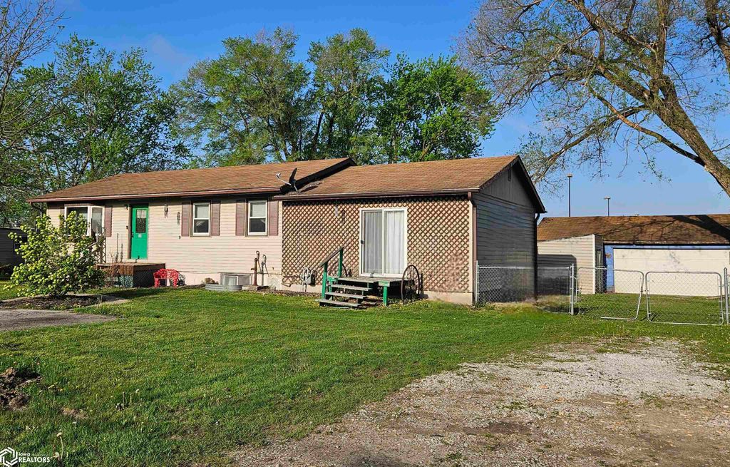 Photo of 110 S 17Th Street, Fairfield, IA 52556 (MLS # 6337565)