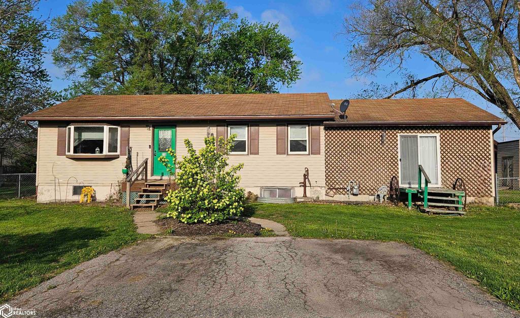 Photo of 110 S 17Th Street, Fairfield, IA 52556 (MLS # 6337565)