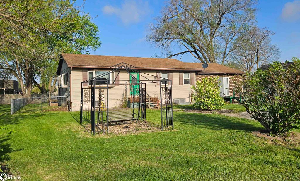 Photo of 110 S 17Th Street, Fairfield, IA 52556 (MLS # 6337565)