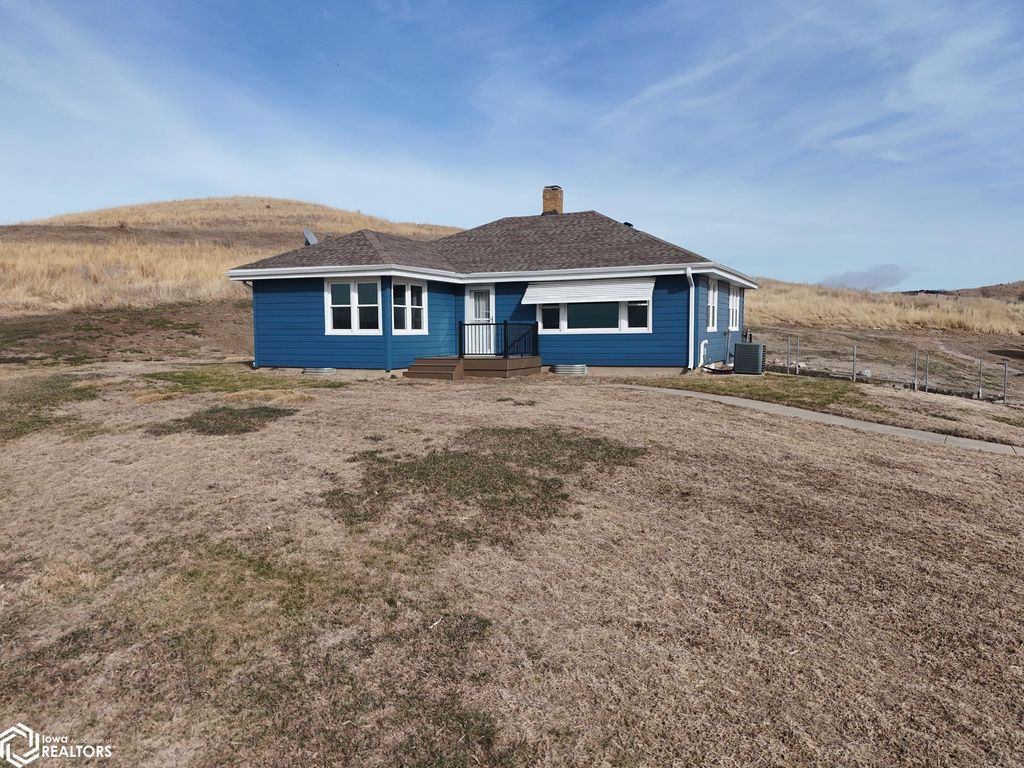 Photo of 14827 Oak Avenue, Castana, IA 51010 (MLS # 6337138)