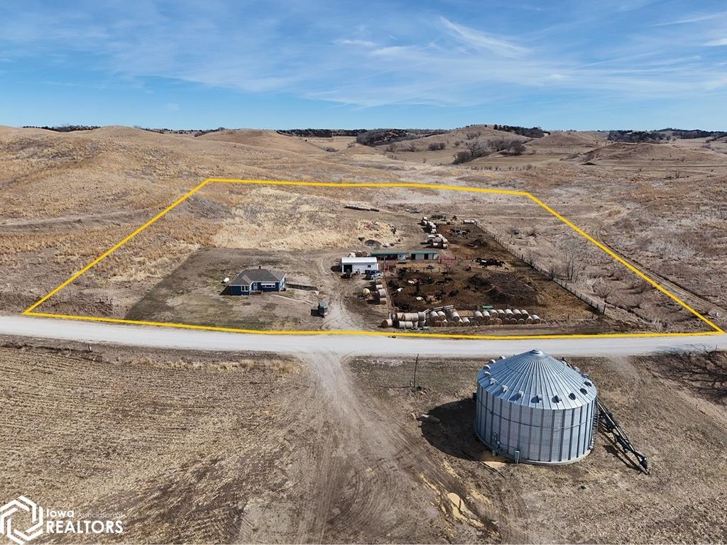 Photo of 14827 Oak Avenue, Castana, IA 51010 (MLS # 6337138)