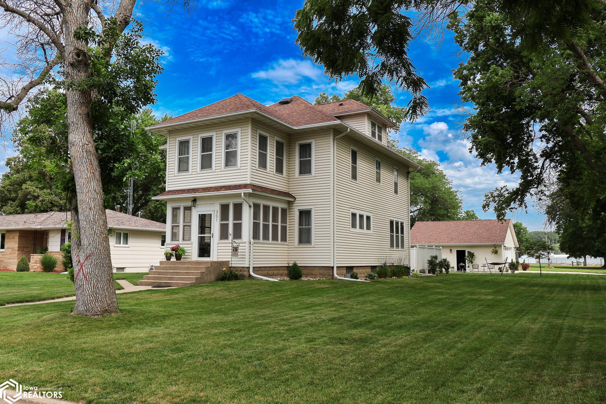 Photo 1 of 48 — 301 5th Ave N, Humboldt, IA 50548