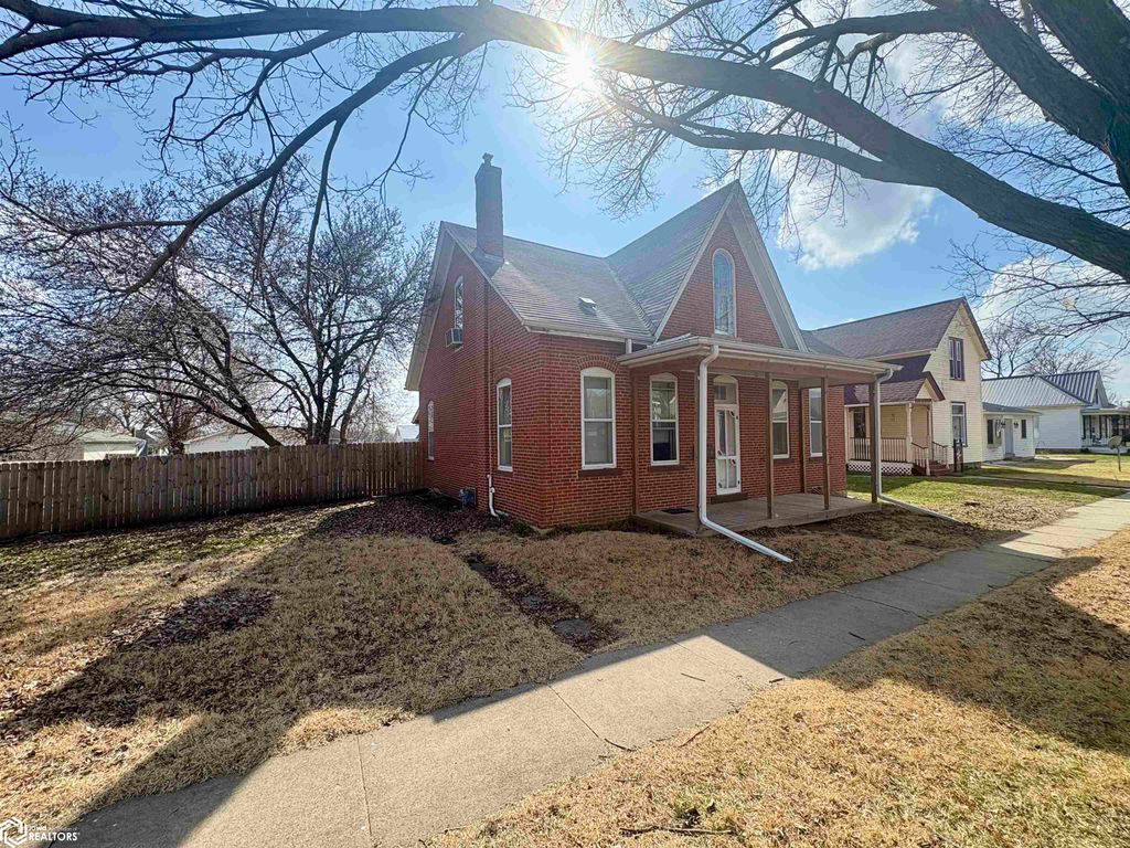 Photo of 1318 Avenue D, Fort Madison, IA 52627 (MLS # 6336282)