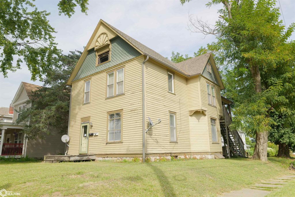 Photo of 218 S Gunnison Street, Burlington, IA 52601 (MLS # 6332152)