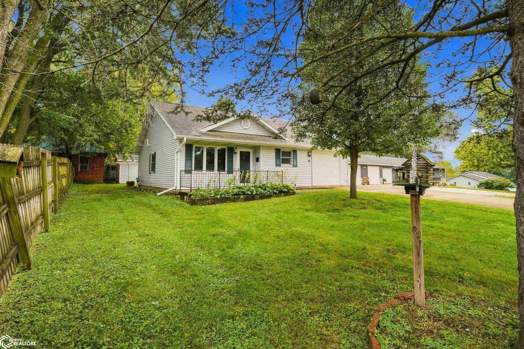 Photo of 302 W Vine St. ST, Mount Pleasant, IA 52641 (MLS # 6342821)