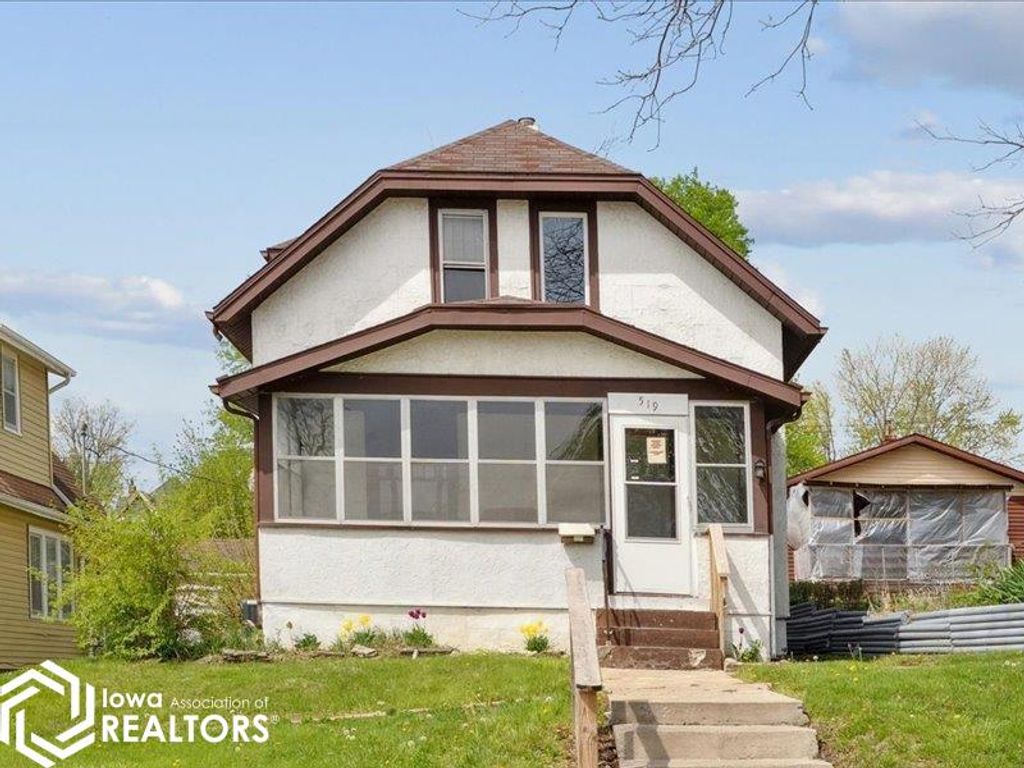 Photo of 519 S 8Th Street, Burlington, IA 52601 (MLS # 6333448)