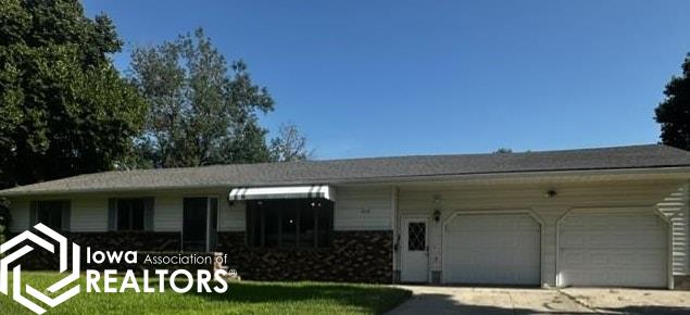 Photo 1 of 26 — 640 7Th Street SW, Britt, IA 50423