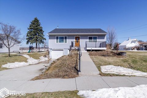 404 W Des Moines Street Brooklyn IA 52211