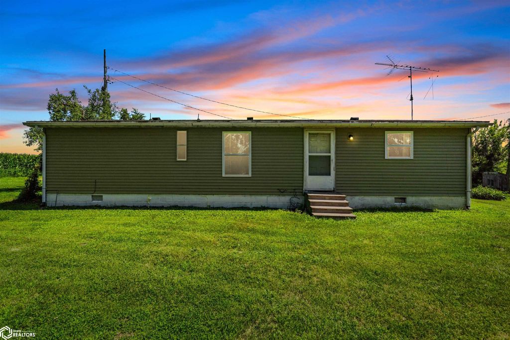 Photo of 2928 Graham Avenue, Mount Pleasant, IA 52641 (MLS # 6334800)