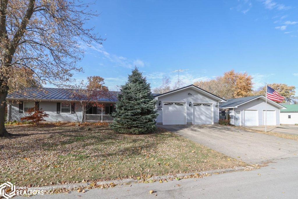 Photo of 201 N Chestnut St, Winfield, IA 52659 (MLS # 6332306)