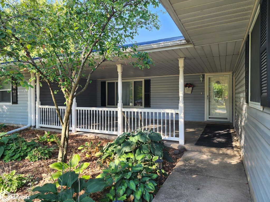 Photo of 201 N Chestnut St, Winfield, IA 52659 (MLS # 6332306)