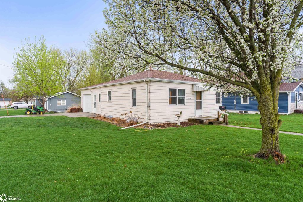 Photo of 840 C Avenue, Nevada, IA 50201 (MLS # 6337719)