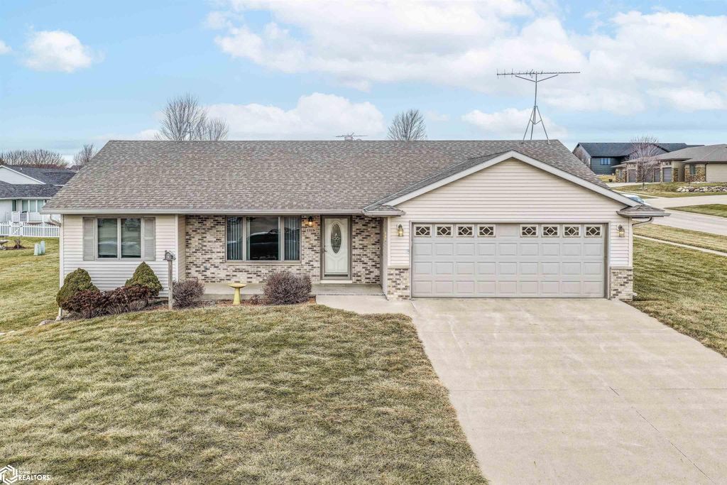 Photo of 1319 Woodland Drive, Carroll, IA 51401 (MLS # 6335036)