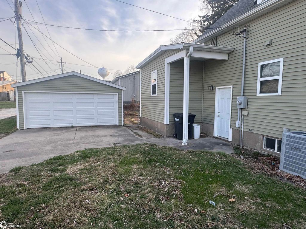 Photo of 204 W Henry Street, Mount Pleasant, IA 52641 (MLS # 6336913)