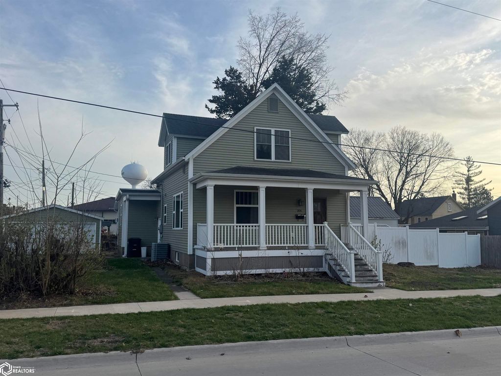 Photo of 204 W Henry Street, Mount Pleasant, IA 52641 (MLS # 6336913)