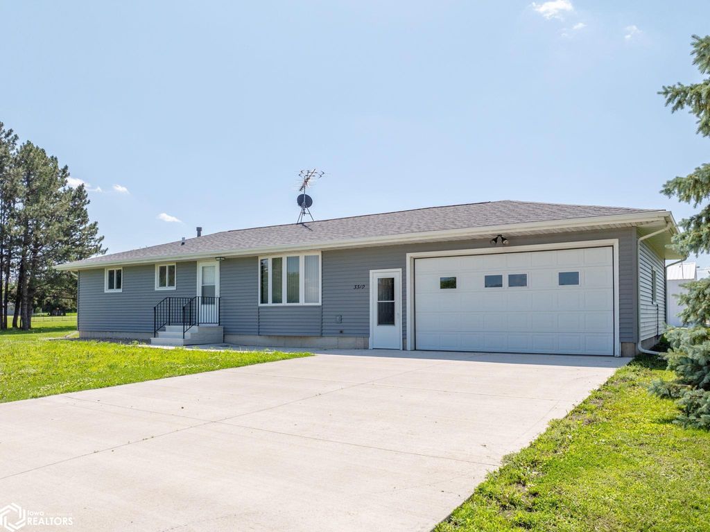 Photo of 3310 Delaware Avenue, Mason City, IA 50401 (MLS # 6335566)