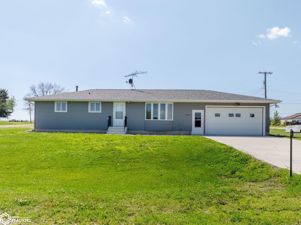 Photo of 3310 Delaware Avenue, Mason City, IA 50401 (MLS # 6335566)