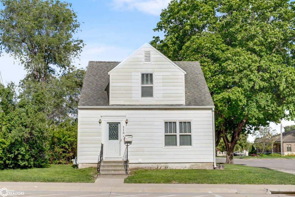 Photo of 210 S Jefferson St. ST, Mount Pleasant, IA 52641 (MLS # 6338140)