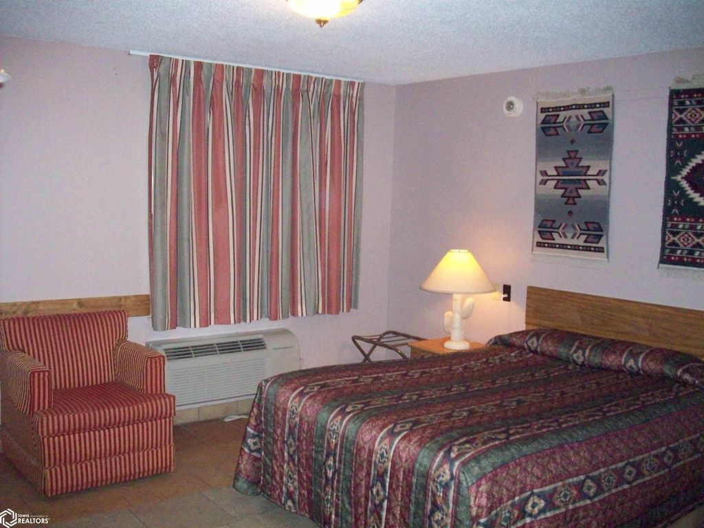 Photo of 2520 /2518/2528 Mount Pleasant Street, Burlington, IA 52601 (MLS # 6308406)