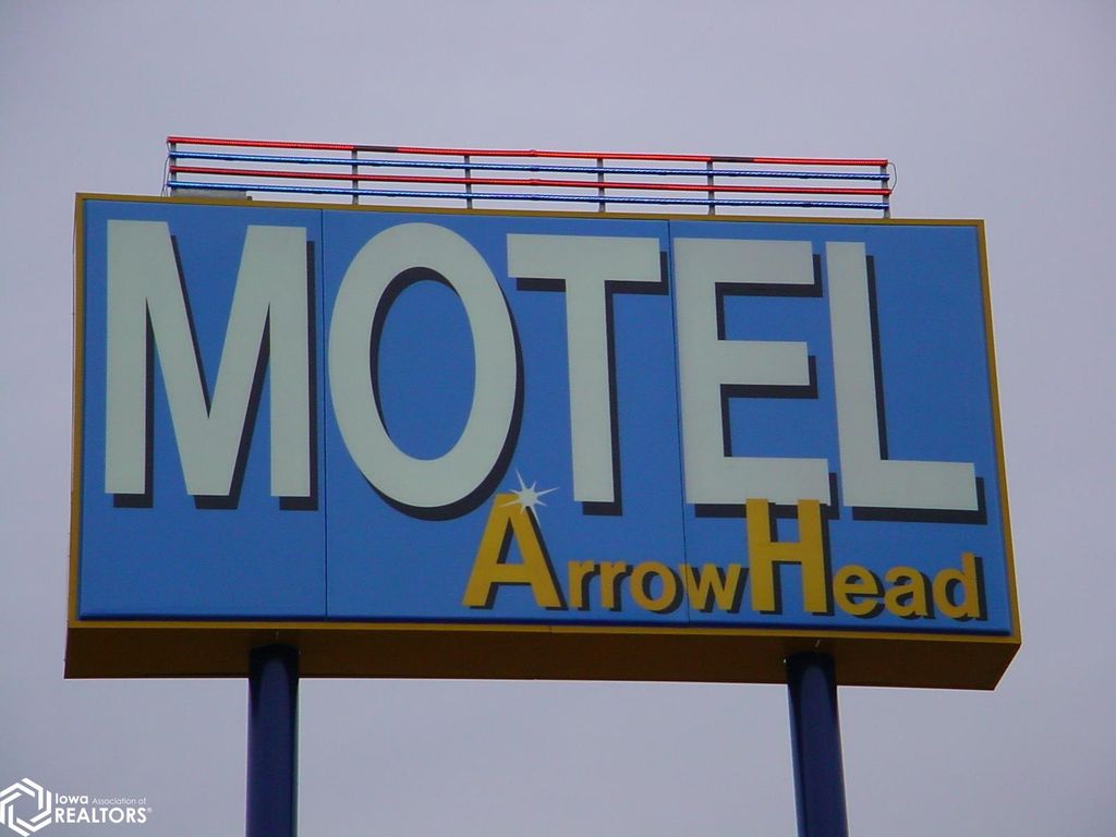 Photo of 2520 /2518/2528 Mount Pleasant Street, Burlington, IA 52601 (MLS # 6308406)