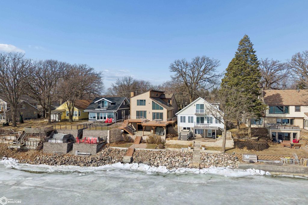 Photo of 1823 N Shore Drive, Clear Lake, IA 50428 (MLS # 6336329)