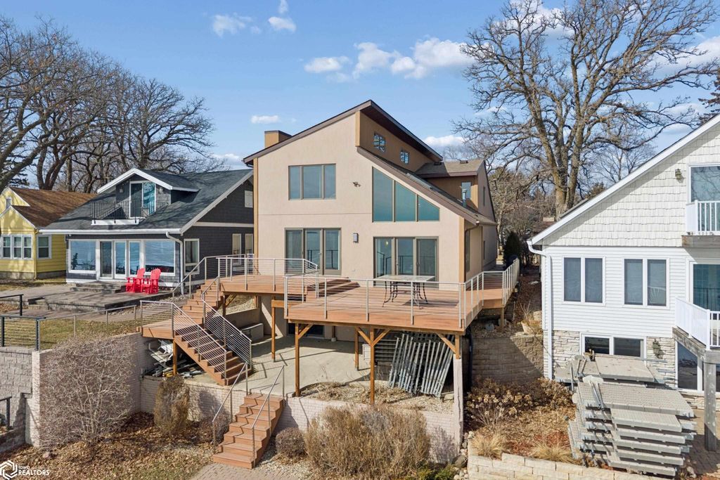 Photo of 1823 N Shore Drive, Clear Lake, IA 50428 (MLS # 6336329)