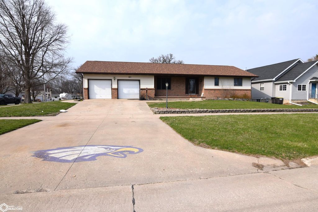Photo of 603 SE 2Nd Street, Eagle Grove, IA 50533 (MLS # 6337151)