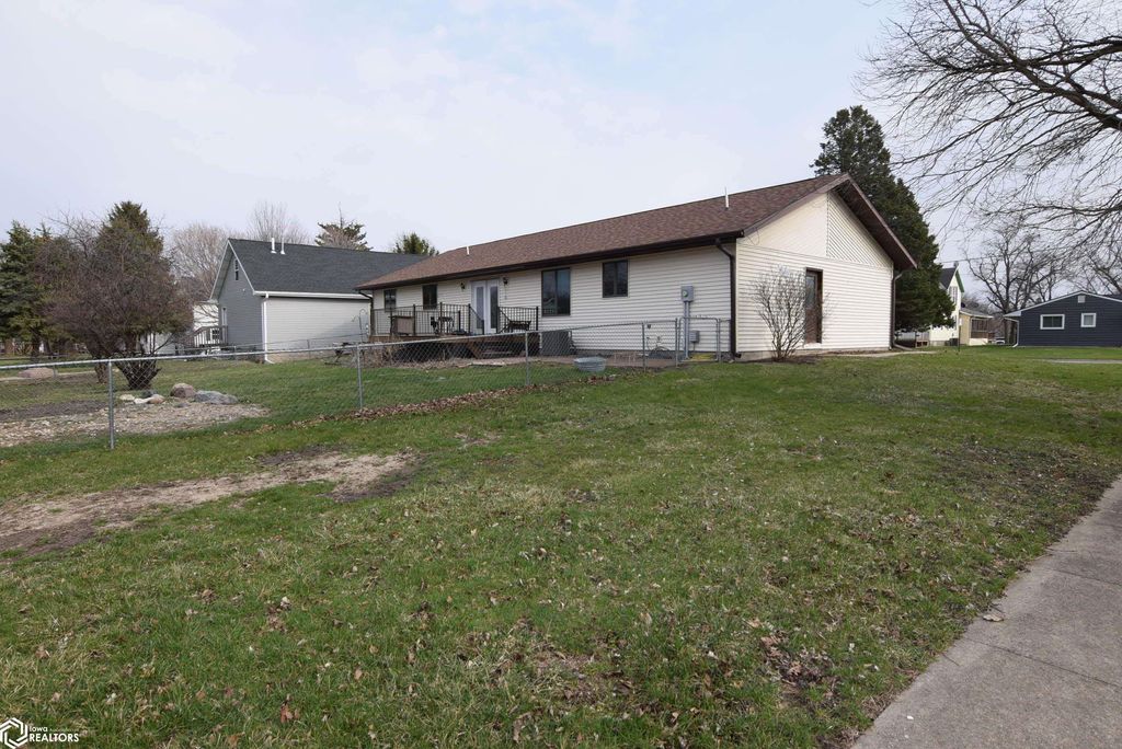 Photo of 603 SE 2Nd Street, Eagle Grove, IA 50533 (MLS # 6337151)