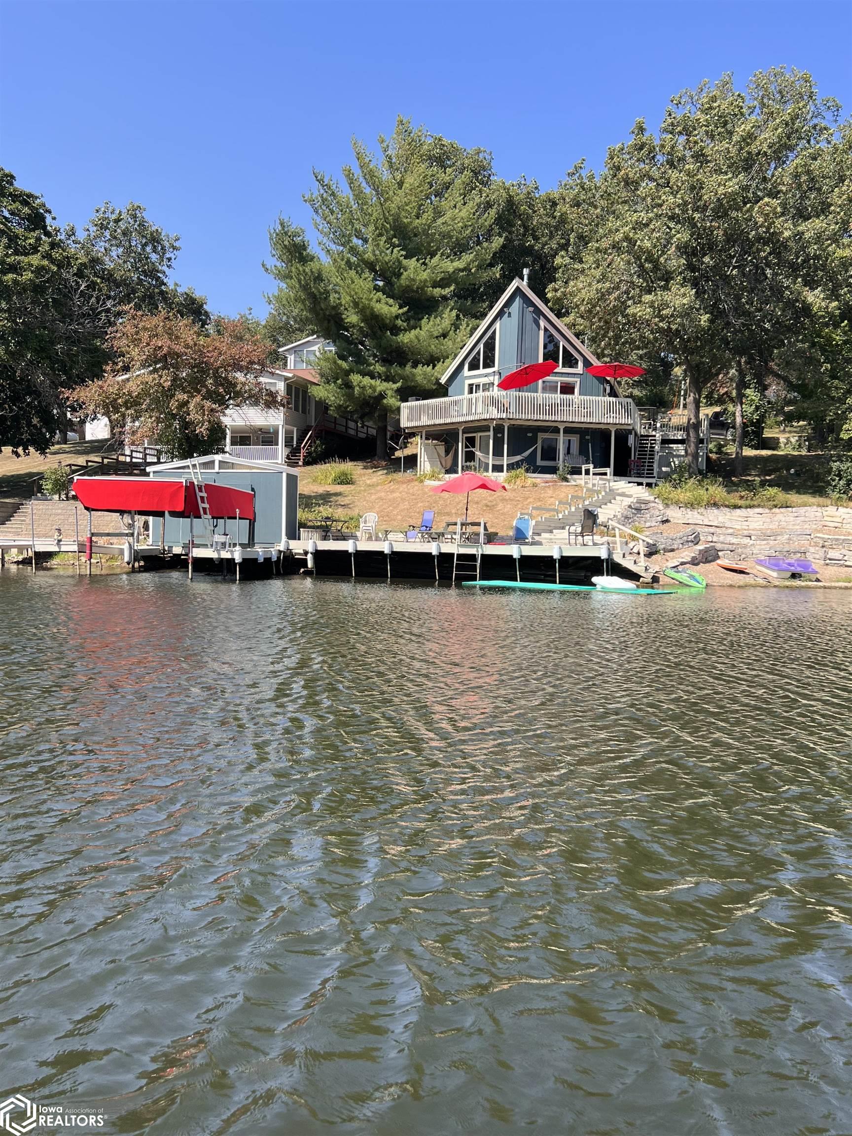 4220-4219 W Lakeshore Drive