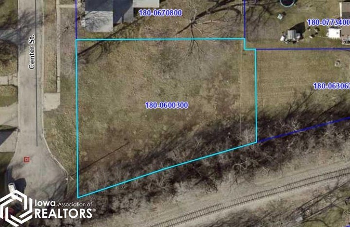 Photo 1 of 1 — 814 Center Street, Grinnell, IA 50112