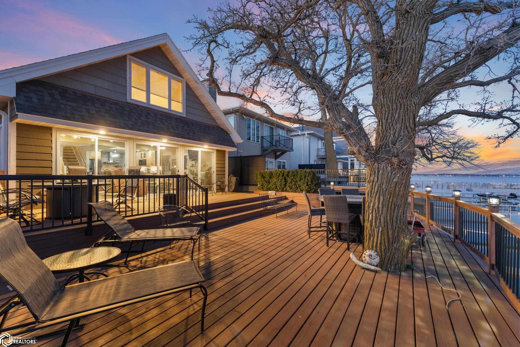 Photo of 2207 N Shore Drive, Clear Lake, IA 50428 (MLS # 6337504)