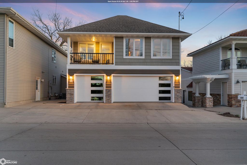 Photo of 2207 N Shore Drive, Clear Lake, IA 50428 (MLS # 6337504)