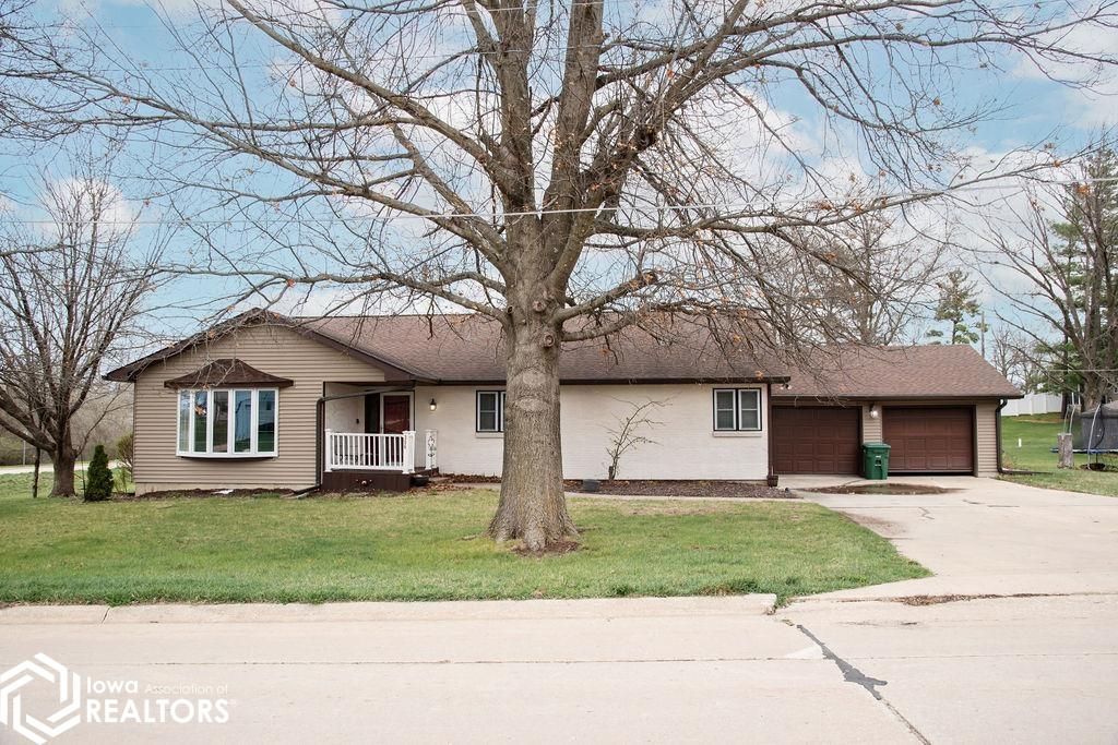 Photo of 306 Duffield Street, Bloomfield, IA 52537 (MLS # 6337192)
