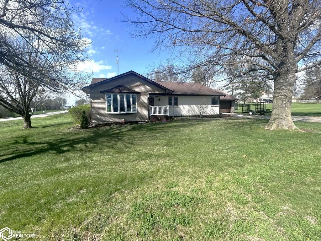Photo of 306 Duffield Street, Bloomfield, IA 52537 (MLS # 6337192)