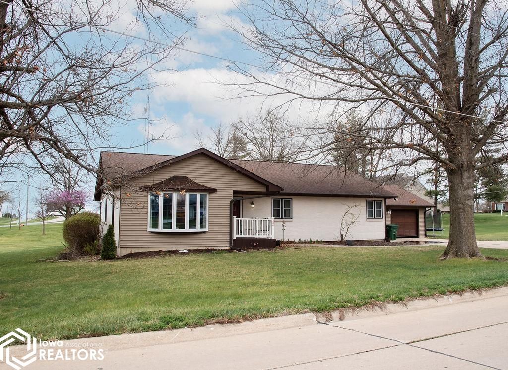 Photo of 306 Duffield Street, Bloomfield, IA 52537 (MLS # 6337192)