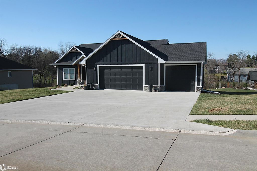Photo of 725 Plum Street, Clarinda, IA 51632 (MLS # 6337122)