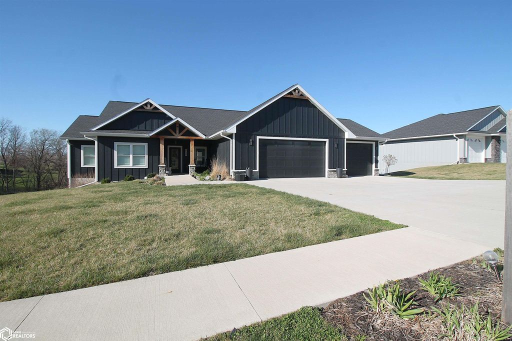 Photo of 725 Plum Street, Clarinda, IA 51632 (MLS # 6337122)