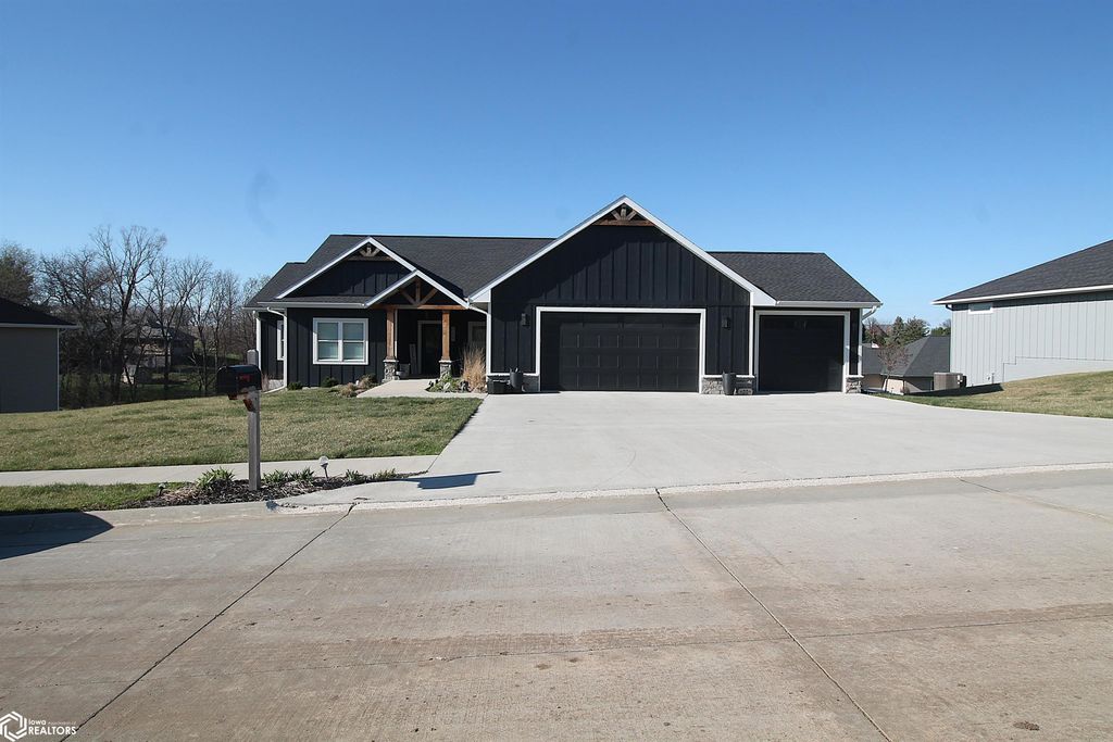 Photo of 725 Plum Street, Clarinda, IA 51632 (MLS # 6337122)