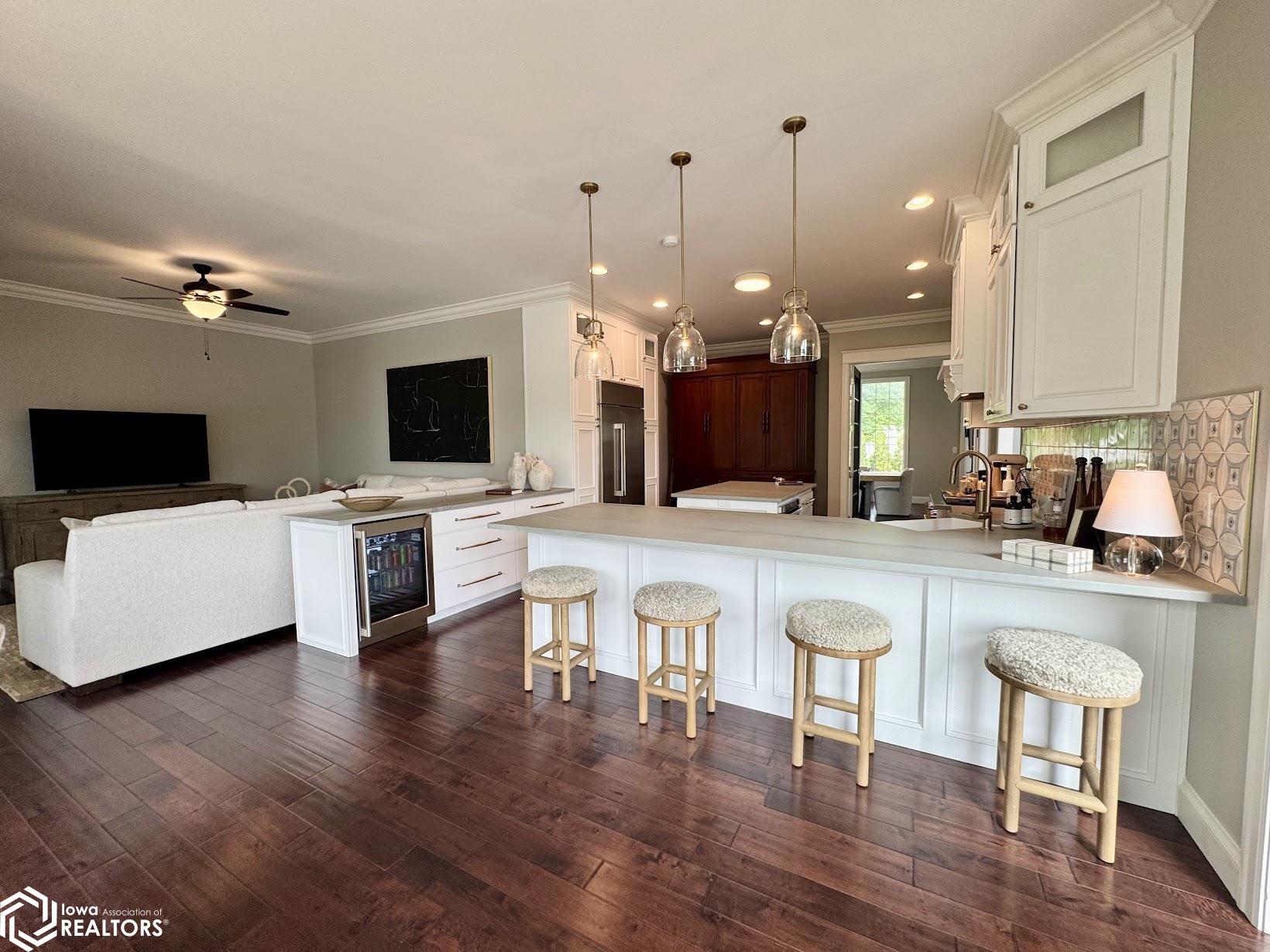 Burlington, Iowa, 52601, United States, 5 Bedrooms Bedrooms, ,5 BathroomsBathrooms,Residential,Active,2052140
