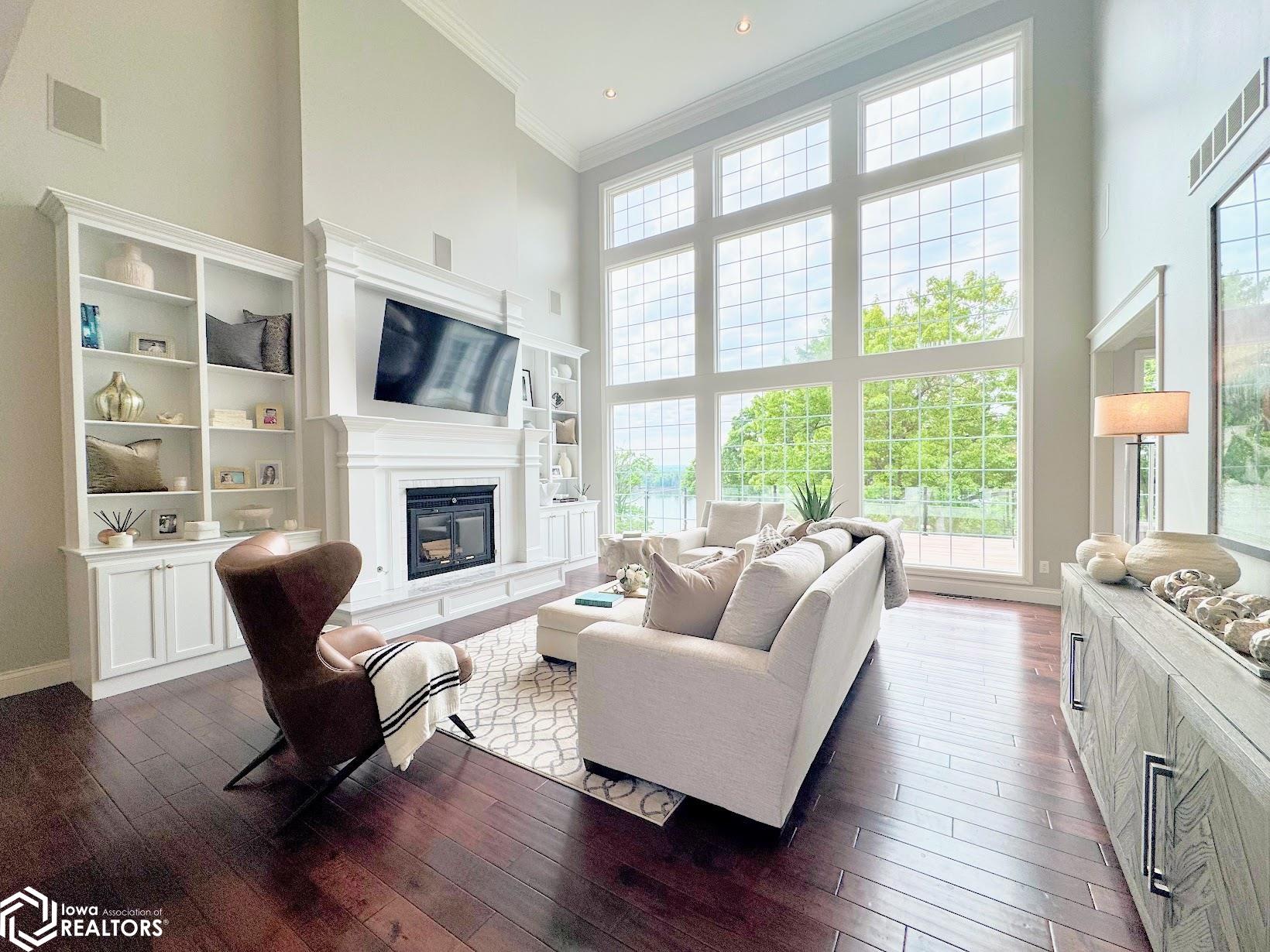 Burlington, Iowa, 52601, United States, 5 Bedrooms Bedrooms, ,5 BathroomsBathrooms,Residential,Active,2052140